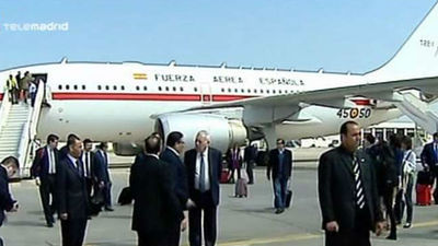 Margallo llega a Bali tras un retraso por avería del avión Airbus 310,  en Abu Dabi