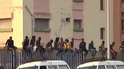 Al menos 15 inmigrantes logran entrar a Melilla en un nuevo salto a la valla
