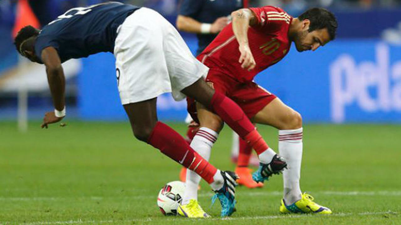 1-0. La nueva España comienza en París con derrota