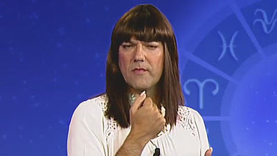 Esperanza Desgracia vuelve de vacaciones con las dotes adivinatorias tirando a pesimistas