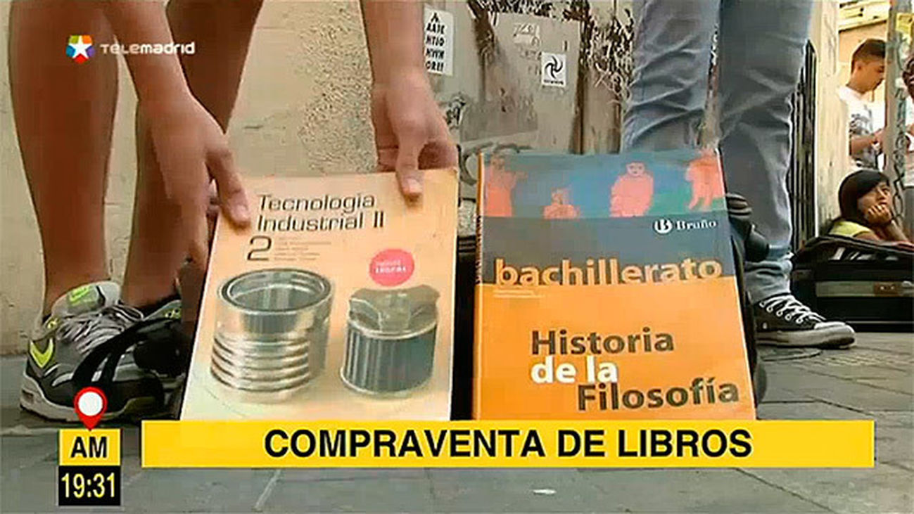 Polémica en la calle Libreros por la venta de libros de segunda mano