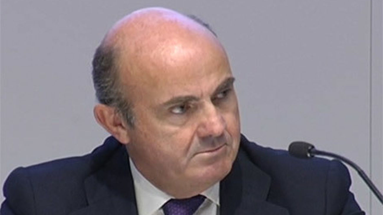 De Guindos dice que estancamiento económico europeo "tiene que hacer pensar"