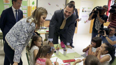 El Rey urge aumentar la calidad de la educación y adaptarla a un mundo global