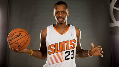 Estudiantes ficha al alero James Nunnally