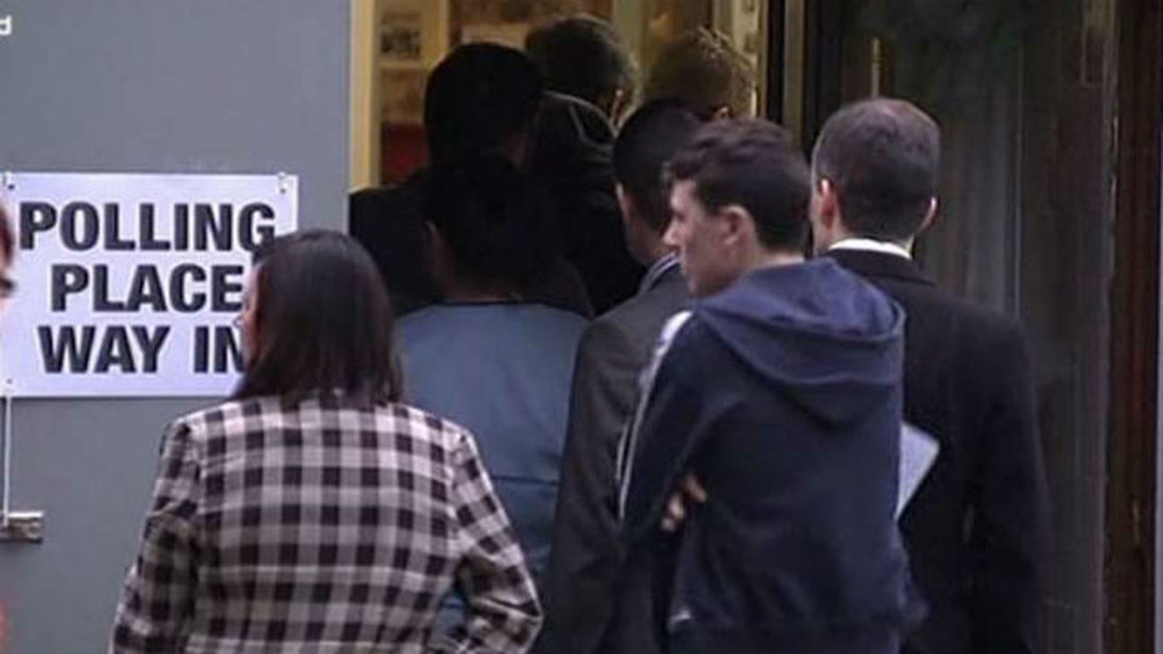 Los escoceses acuden masivamente a votar “sí” o “no” a su independencia