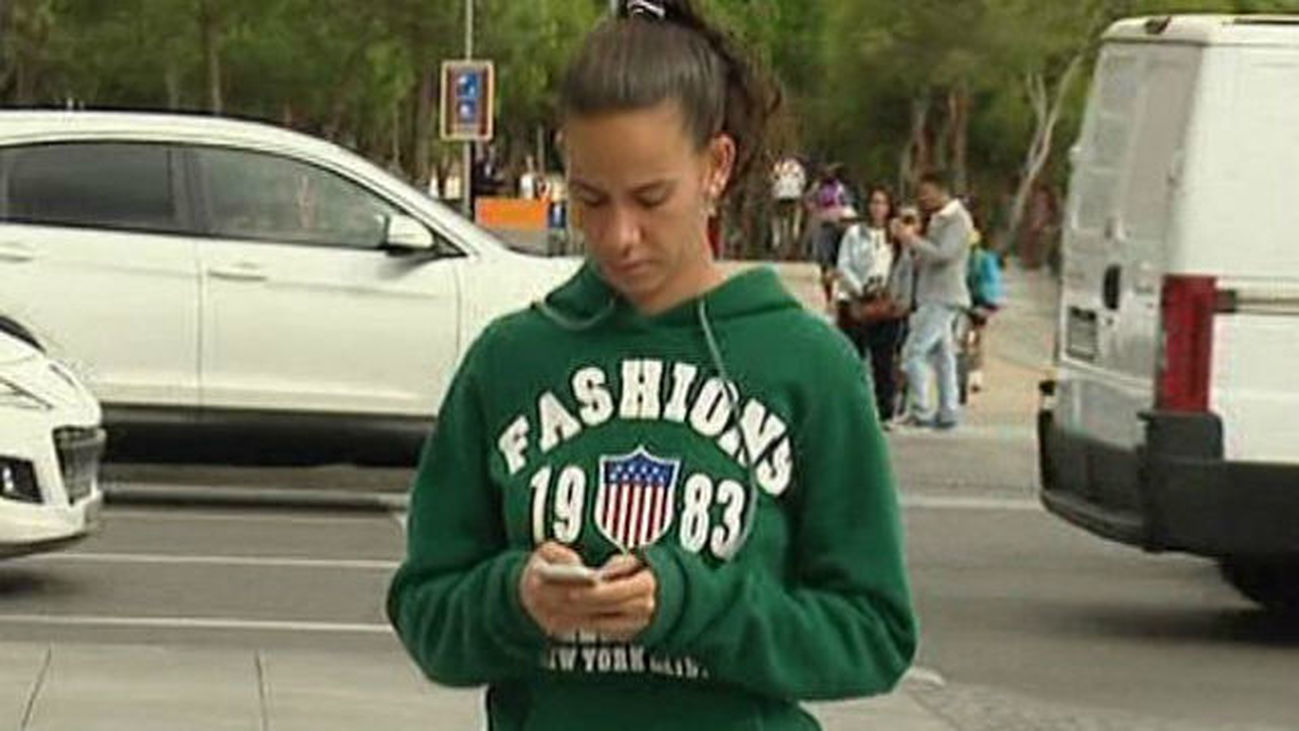 Las mujeres son más adictas al móvil que los hombres