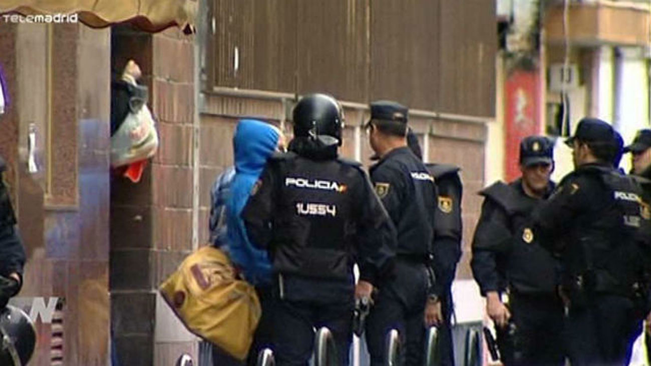 Desalojan sin incidentes la casa 'okupada' por ultraderechistas en Tetuán