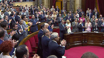 El Parlamento catalán aprueba la ley de consultas