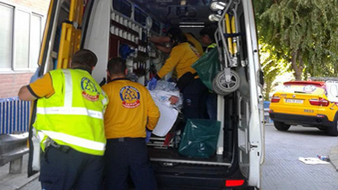 Los servicios del SAMUR atienden al herido