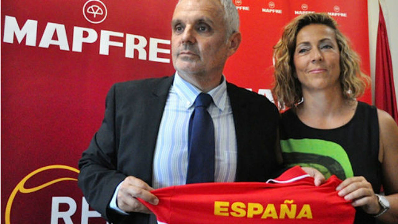 Gala León evita "hacer un debate público sobre cuestiones sexistas"