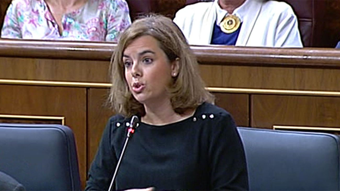 Gobierno y el PSOE unidos contra la consulta y separados por la reforma constitucional