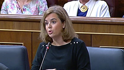 Gobierno y el PSOE unidos contra la consulta y separados por la reforma constitucional