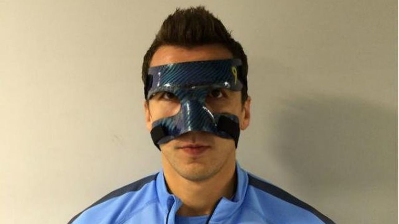 La aparatosa máscara de Mandzukic