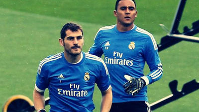 Casillas felicita a Navas por su debut