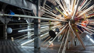 La antigua cámara frigorífica de Matadero se transforma en un agujero negro