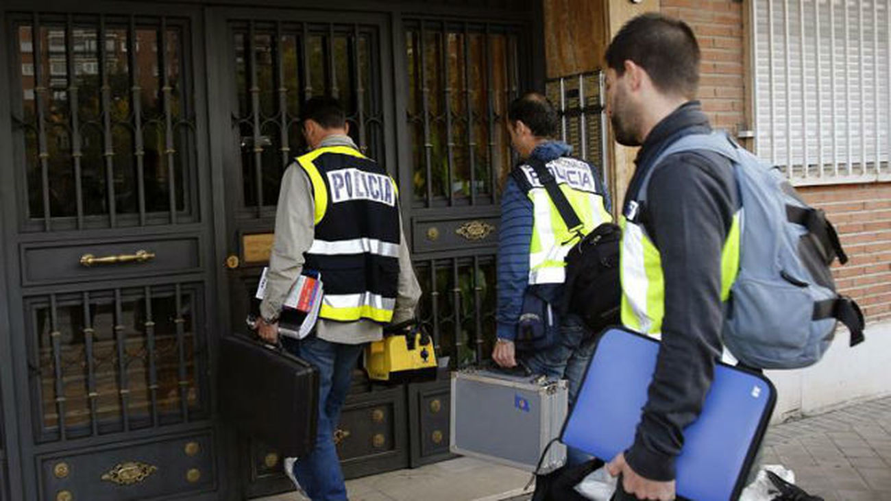 La Policía busca restos biológicos y huellas en la casa usada por el pederasta