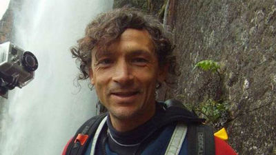 El espeleólogo madrileño permanece en zona segura antes de ser rescatado de la cueva