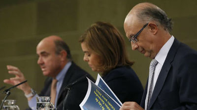 La deuda pública cierra 2015 en el 99% del PIB, por encima de su objetivo