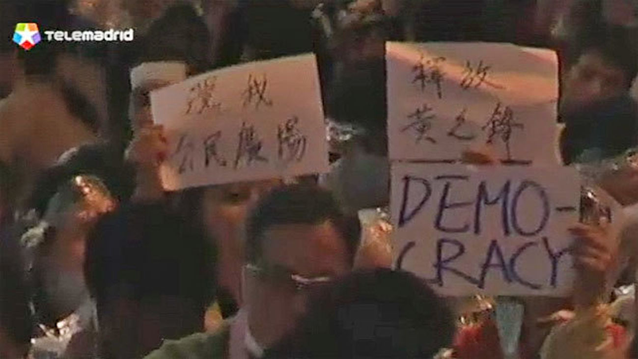 Multitudinaria manifestación en Hong Kong en respuesta al diálogo cancelado
