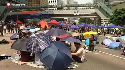 El líder de Hong Kong no dimite y anuncia un diálogo político con los estudiantes