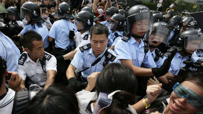 116 detenidos en un nuevo desalojo de protestas en Hong Kong