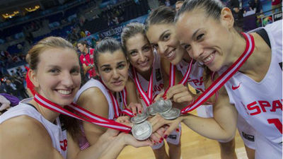 Las subcampeonas del Mundo aterrizan en Barajas