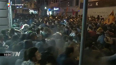 Tanques turcos vigilan el toque de queda tras morir 18 personas en protestas