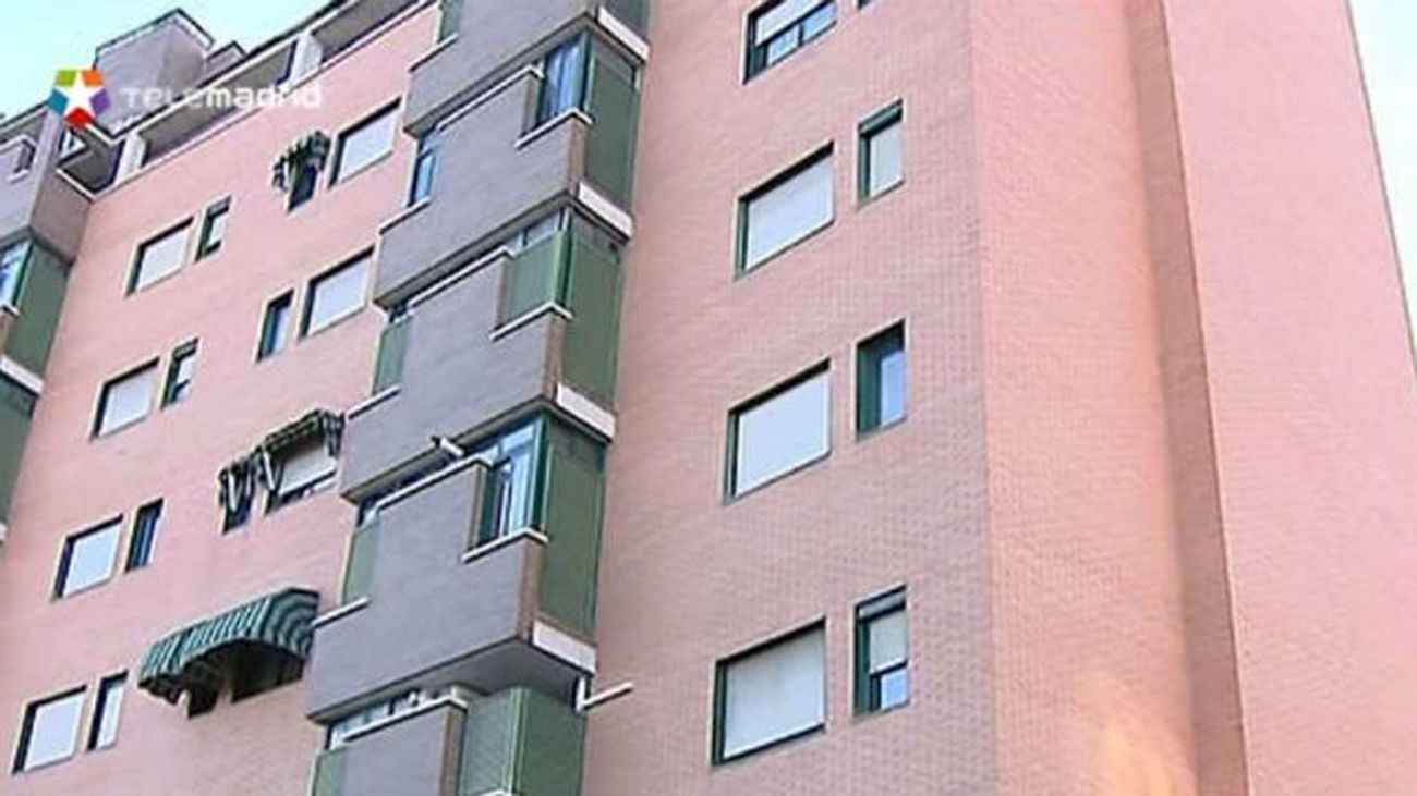 Los vecinos de la auxiliar con ébola están preocupados y exigen información