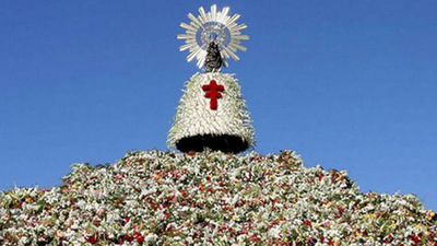 Zaragoza recibe a miles de devotos de la Virgen del Pilar