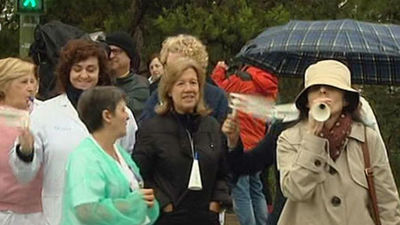 Sanitarios del Carlos III apoyan a Teresa y critican la gestión del gobierno