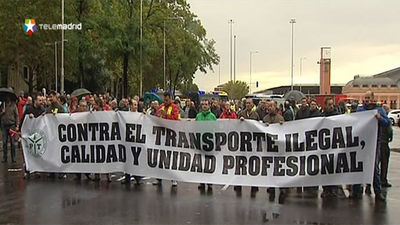 Los taxistas protestan en la Castellana contra Uber