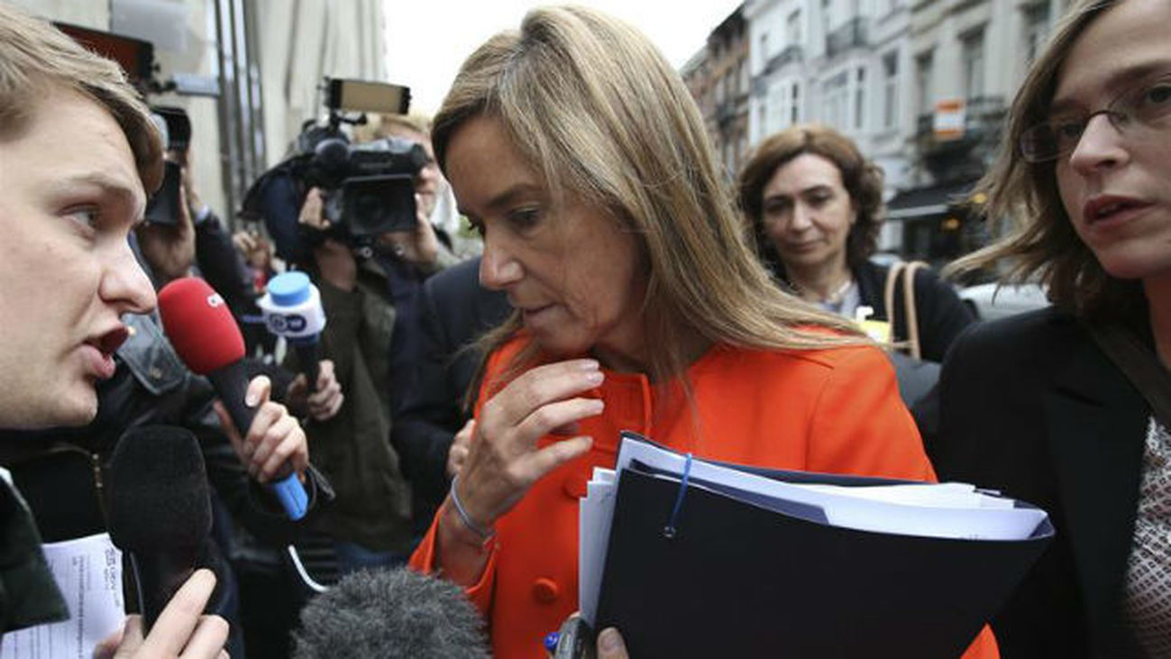 España es partidaria de controlar en los aeropuertos a viajeros de países con ébola