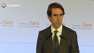 Aznar: "La política del órdago soberanista desharía el acuerdo democrático"