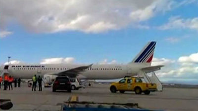 El Gobierno se plantea tomar la temperatura a los pasajeros en Barajas