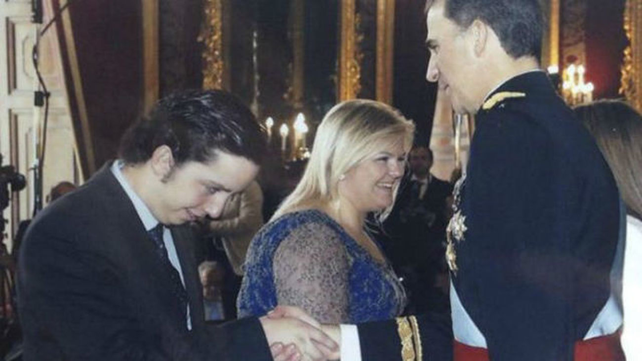 Nicolás, el joven impostor, estuvo en el besamanos de Felipe VI el día de su coronación