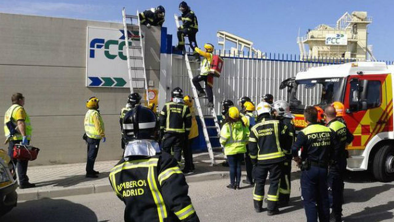 Herido grave un vigilante de seguridad atrapado por una máquina en Madrid