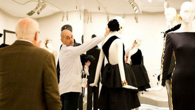 El Thyssen recibe la primera gran retrospectiva del diseñador Givenchy