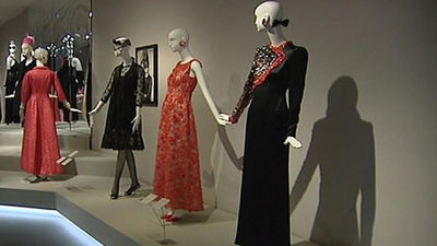 El Thyssen recibe la primera gran retrospectiva del diseñador Givenchy