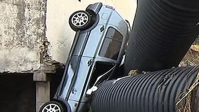 Santa Cruz de Tenerife se recupera de las lluvias, que dejan una víctima mortal