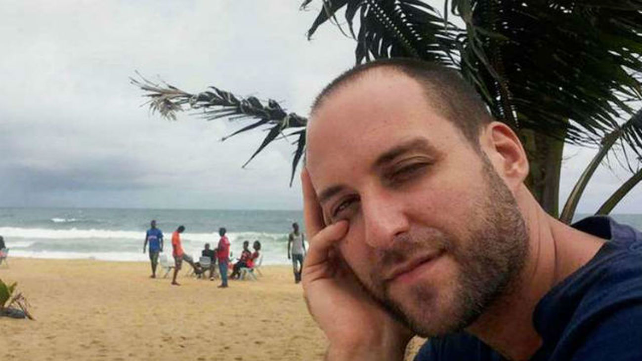 El camarógrafo de EE.UU. supera el ébola y una de las enfermeras mejora