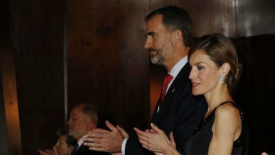 Felipe VI y Reina Letizia acuden por primera vez a la ópera en el Teatro Real