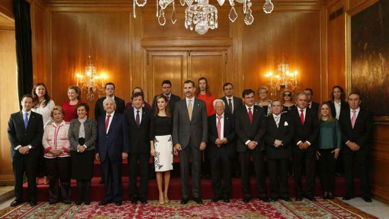 Los Reyes de España se retratan con los Premios Príncipe de Asturias 2014