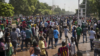 El presidente de Burkina Faso anuncia que deja el poder
