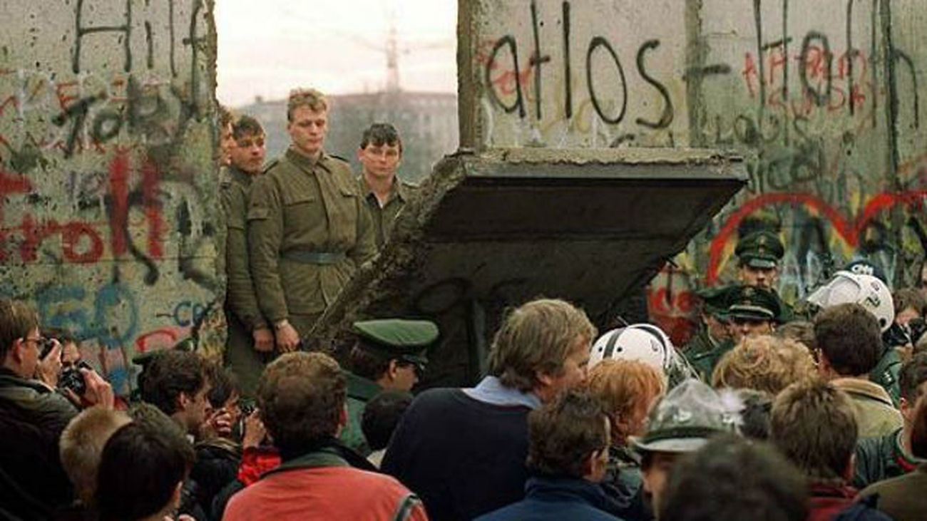 Merkel subraya el éxito de la reunificación 25 años después del fin del muro