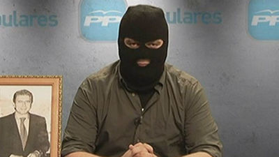 Podemos se burla equiparando al PP con ETA