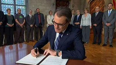 El Constitucional suspende por unanimidad la consulta soberanista alternativa del 9N