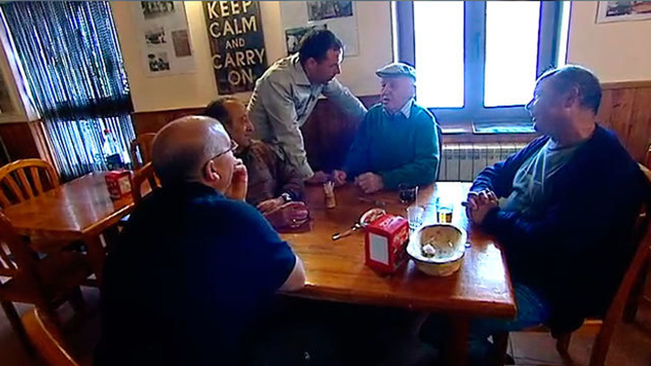 Navarredonda y San Mamés: Raúl y el único bar del municipio