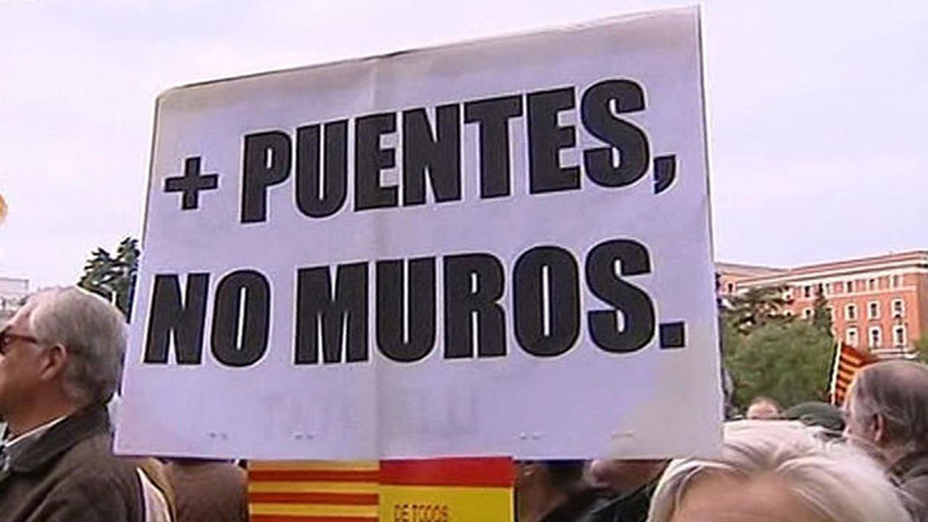 Cientos de personas se movilizan en toda España contra la consulta soberanista