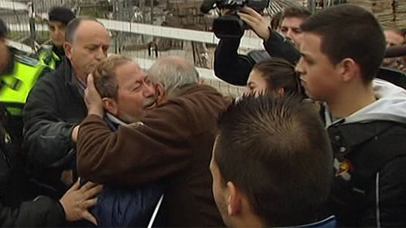 Demuelen el campo del C.D. Aviación entre las protestas de los vecinos