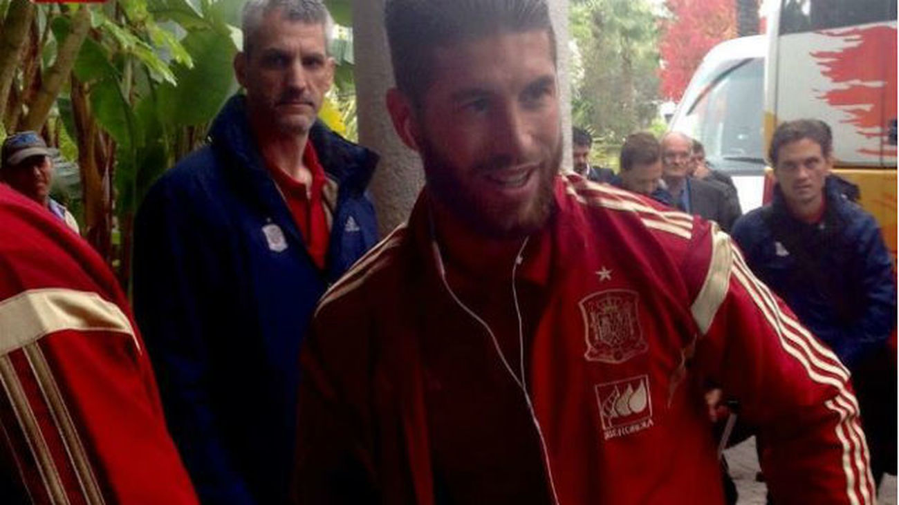 Huelva recibe a la selección con el cántico de "yo soy español"